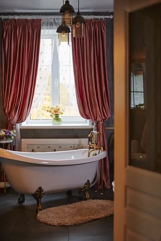 Уютный светлый дом в окружении природы