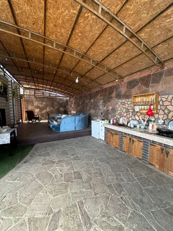 Дом из бруса на берегу моря с зоной барбекю и собственной парной