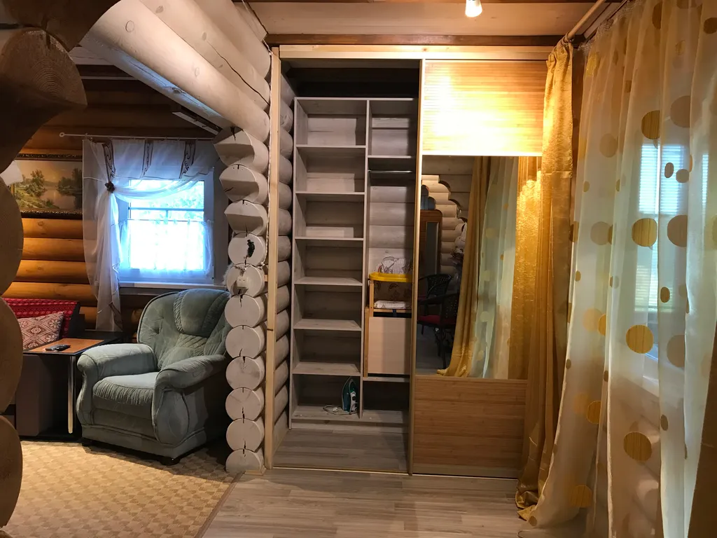 Дом из бревна Терем с сауной в черте города