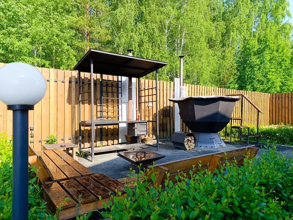 Дом с баней с выходом в лес