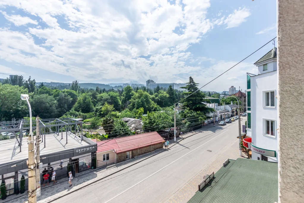 2х комнатные апартаменты в 200 метрах от моря в центое Алушты