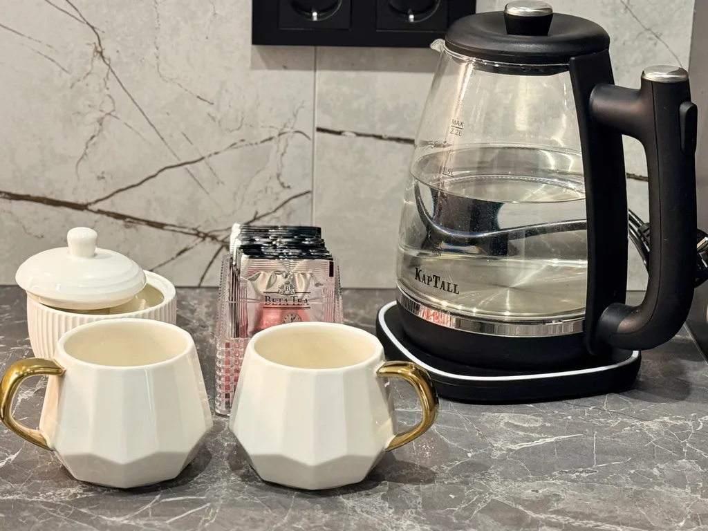 Просторная студия с видом на горы