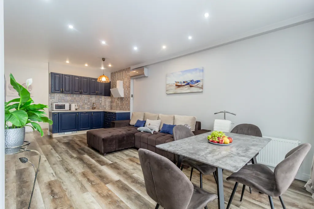 Апартаменты в клубном доме
 «Резиденция Максим»