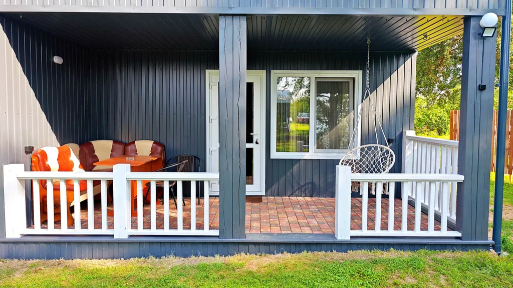 Солнечный домик-студия люкс с террасой, кухней, ванной комнатой