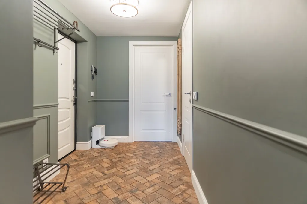 Уютная двухуровневая квартира с камином