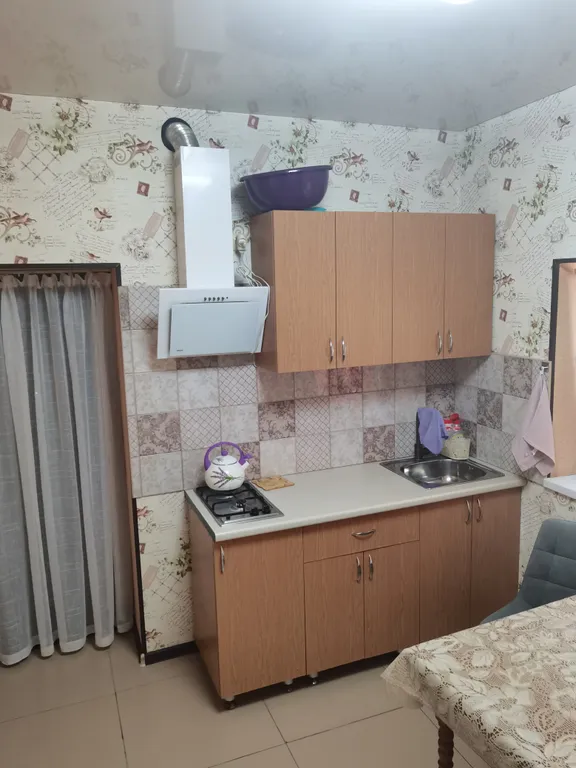 Домик у моря на троих