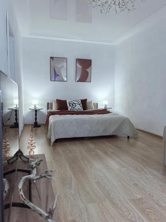 Просторная теплая квартира в центре с дизайнерским ремонтом