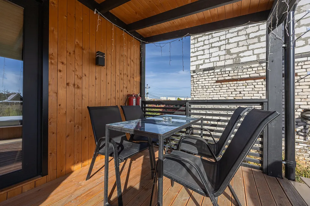 Коттедж Уютный новый домик в городе с горячей купелью — Новопокровское