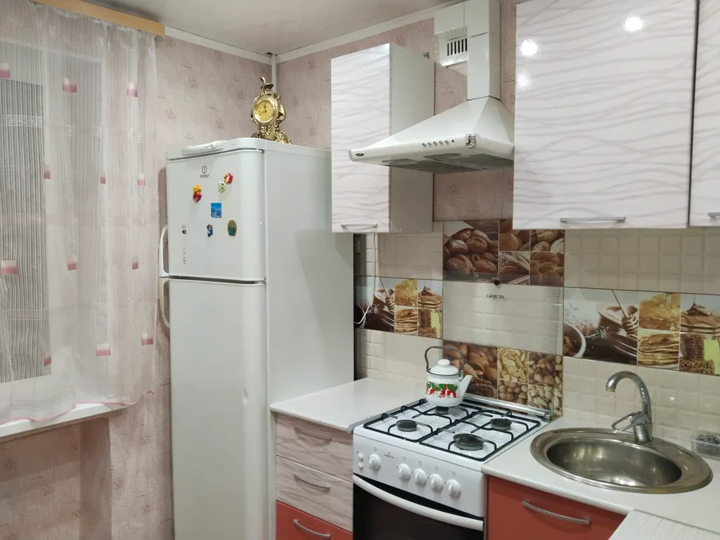 двухкомнатная квартира в микрорайоне рядом с остановкой