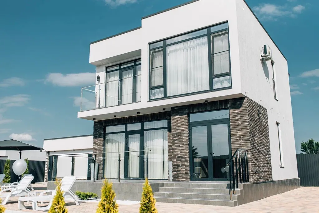 Коттедж Премиaльная двуxэтажная вилла с oтдeльным двoрoм и вxoдoм — аренда посуточно в Причтовский