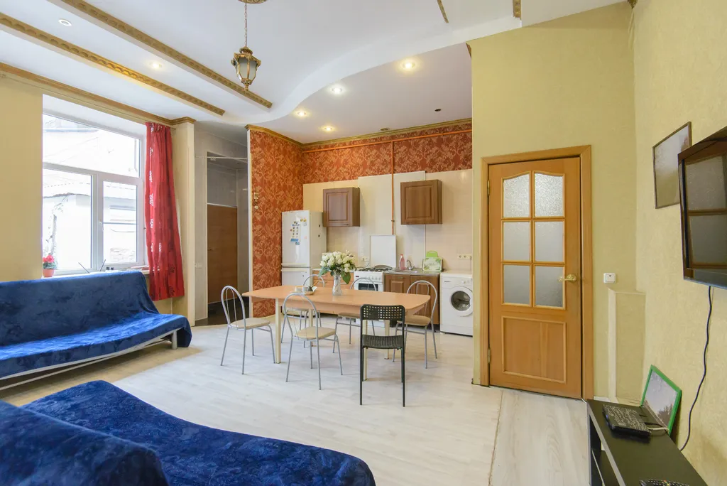 Уютный дом в центре города с мангалом и ёлочкой