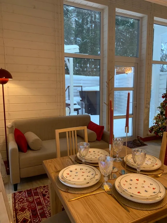 Красная Матрешка - глэмпинг в лесу