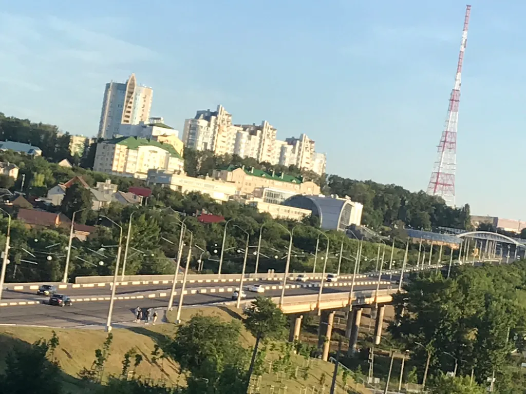 Апартаменты в ЖК Париж, центр. Парк Победы! Вода горячая есть.