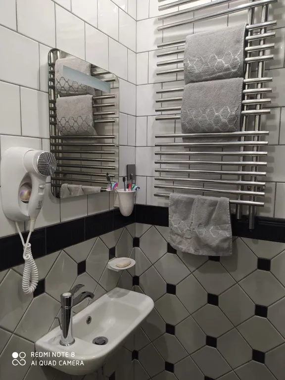 Красивая  двухкомнатная квартира у моря