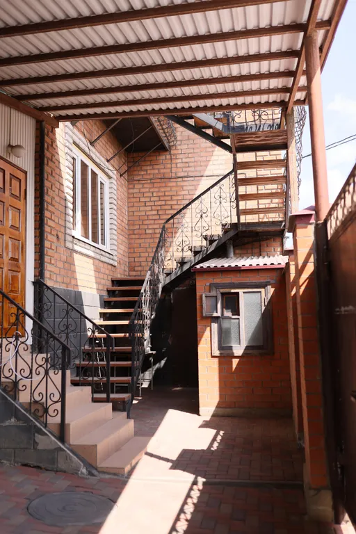 Уютная трёхкомнатная квартира на 2 этаже частного дома