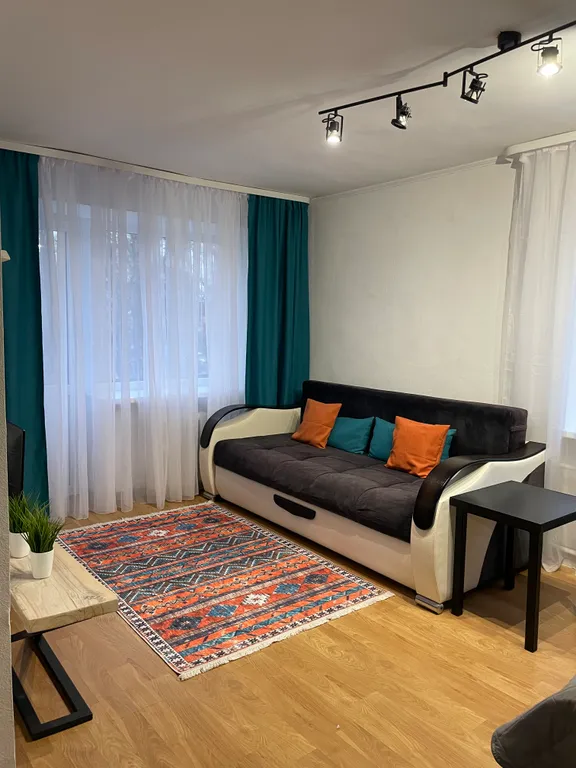 Аквамариновый вечер в центре города