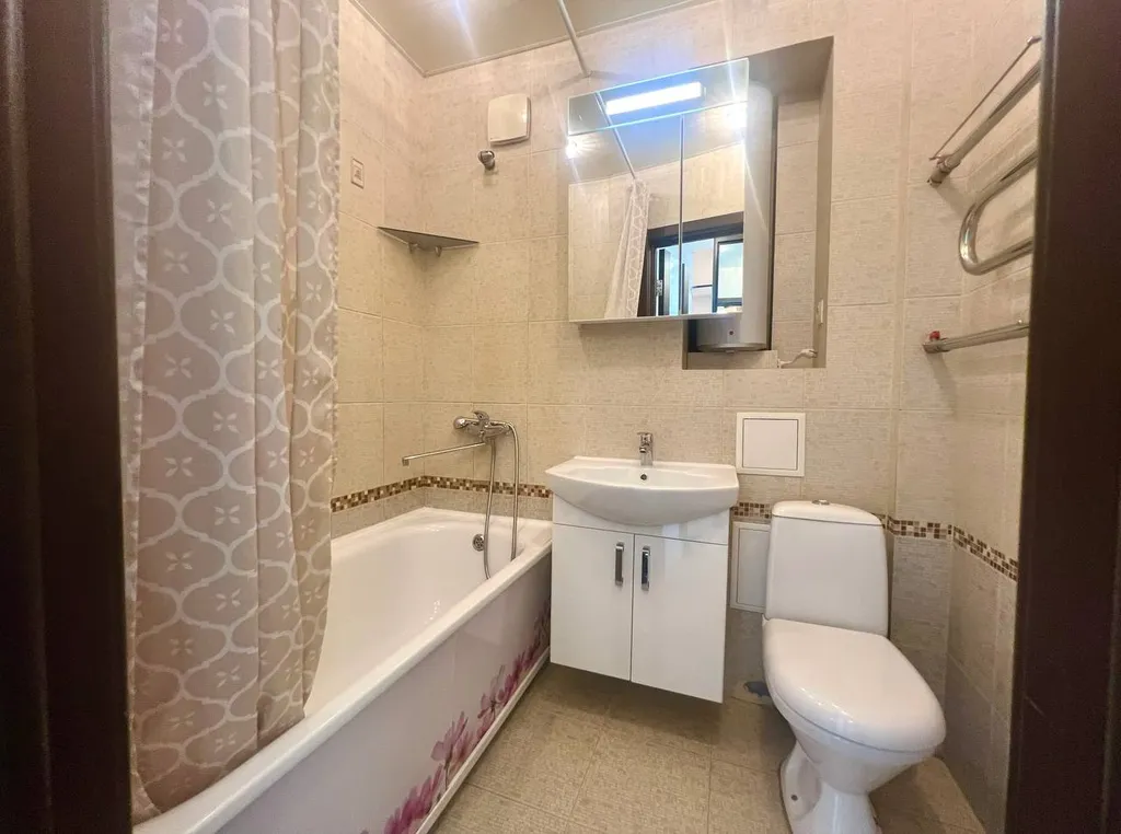 Красотка Мята в центре для гостей города и командированных работников