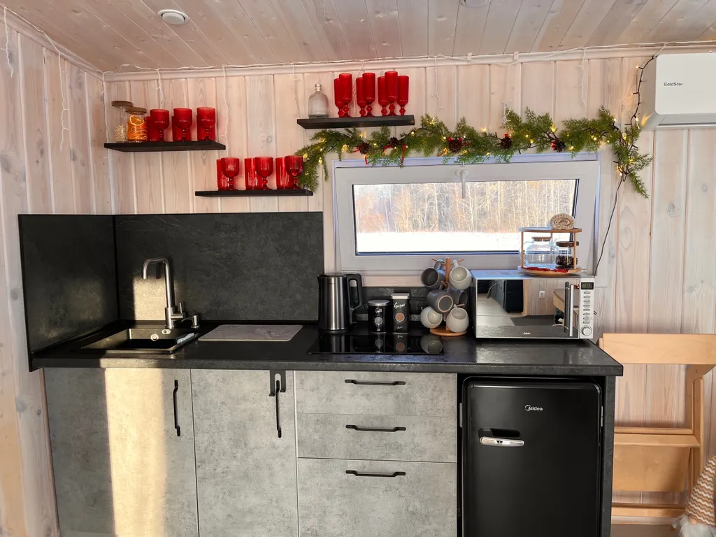 Атмосферный дом у леса