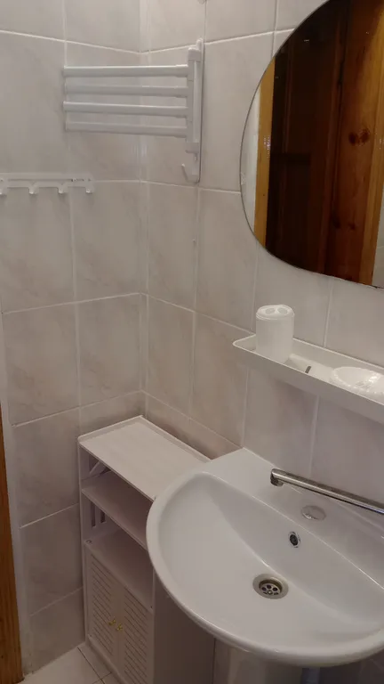 Комфортная 2-комнатная квартира с маленьким парком во дворе