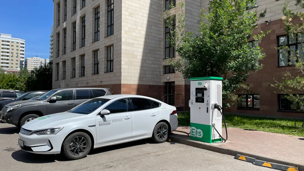 2-комнатная с видом на город возле набережной в старом центре Астаны