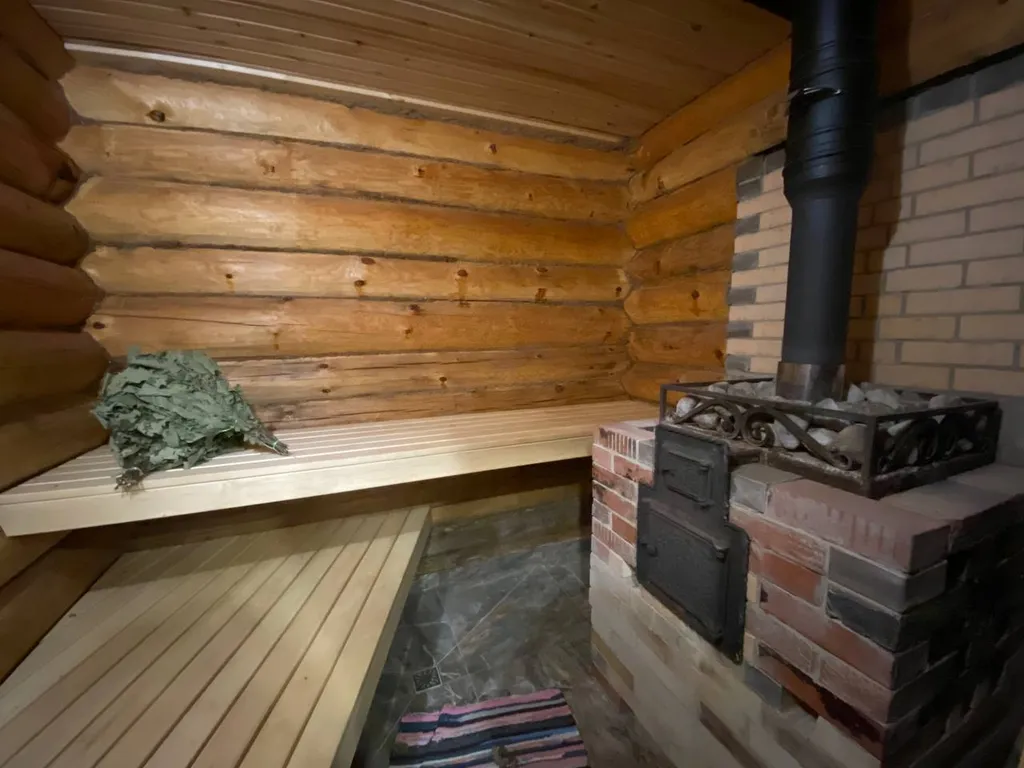 Большой дом с русской баней на дровах и чаном в Зелёном городе