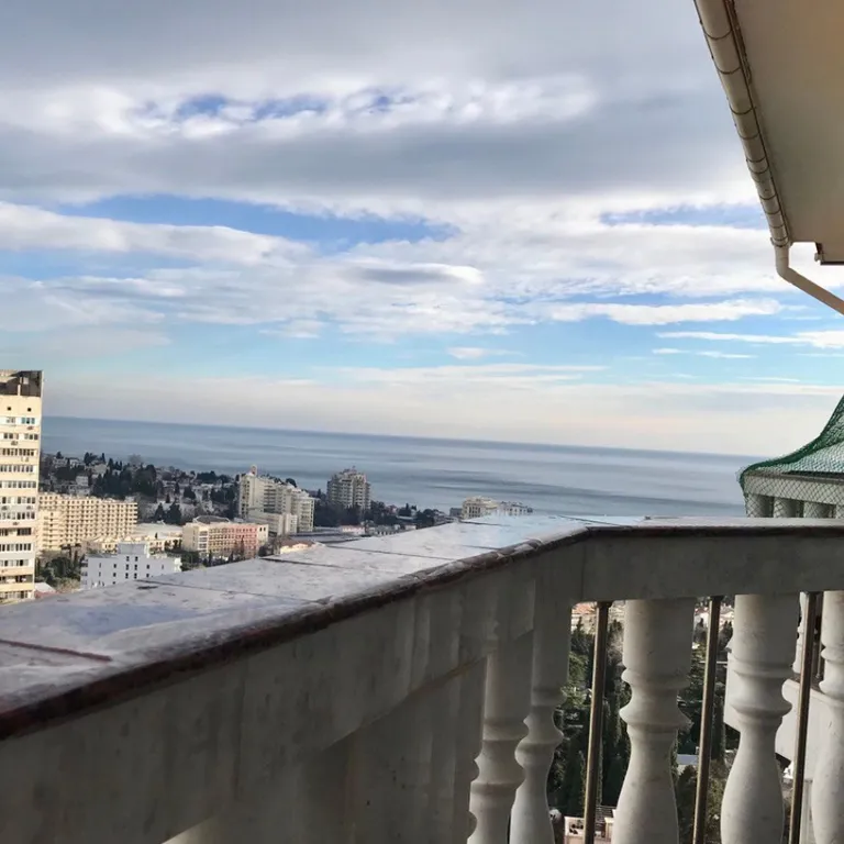 Комфортабельная видовая квартира — аренда посуточно в Ялта