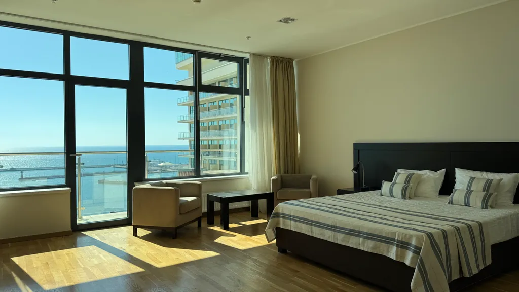 Апартамент 3-х спальный с балконами и панорамой моря