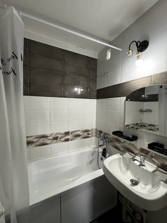 Стильная двушка в сердце города! Рядом набережная и Броско Молл