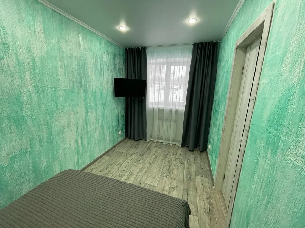 Двухкомнатная с евро ремонтом в районе 1000 мелочей