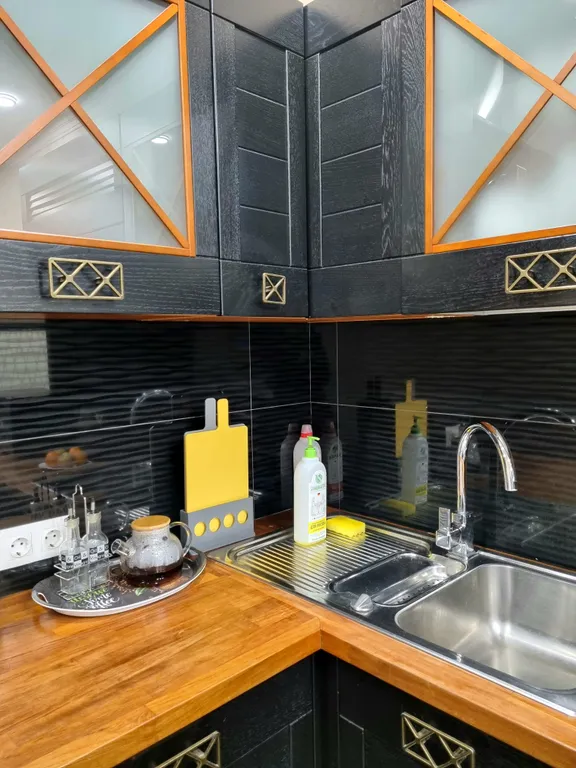 Уютная евродвушка в новом доме с видом на Лавру