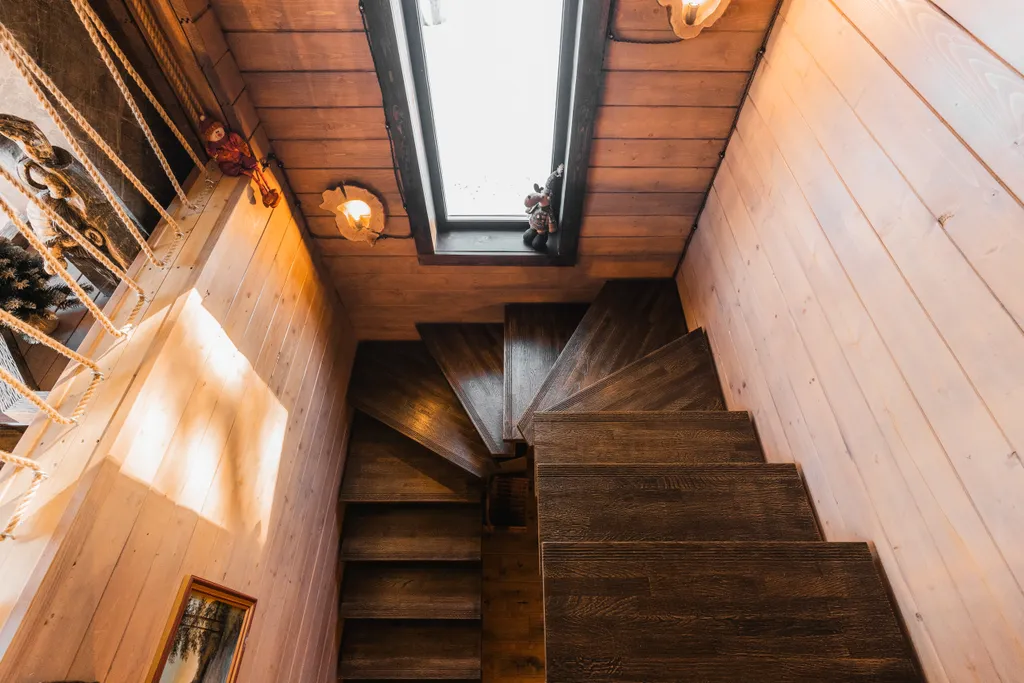 Дом Talotonttu на холме в окружении леса