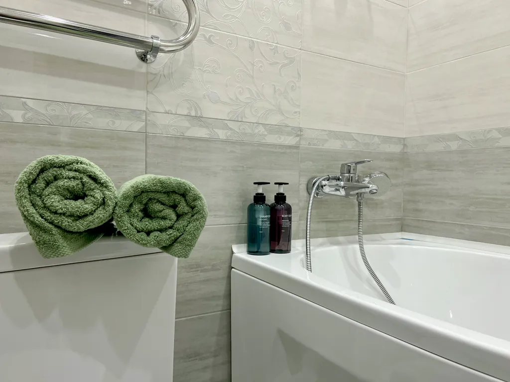 Lux Blue apartment с ванной и большим ТВ (1ый ЖК от метро, 700 метров)