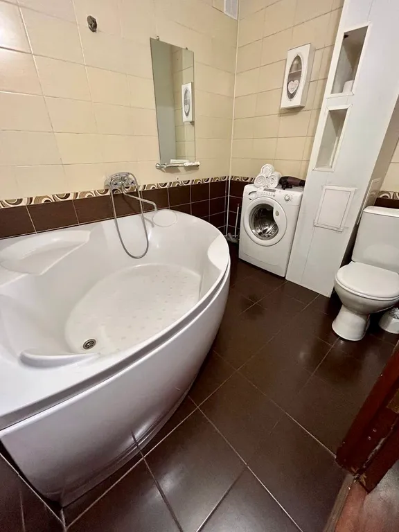 Двухкомнатная квартира в тихом районе рядом с центром