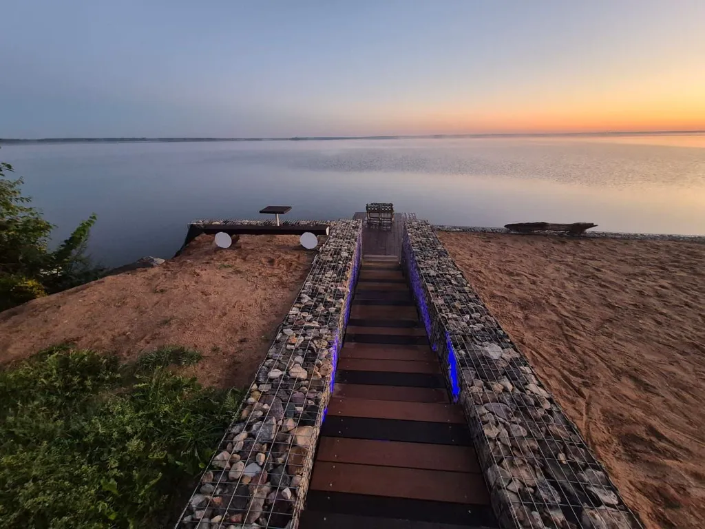 Дом Солнца на берегу озера Сиг