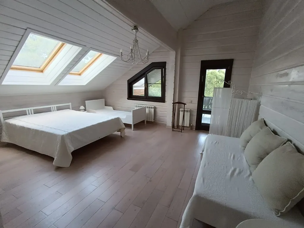 Большой светлый гостевой дом 230кв/м 50 соток участок