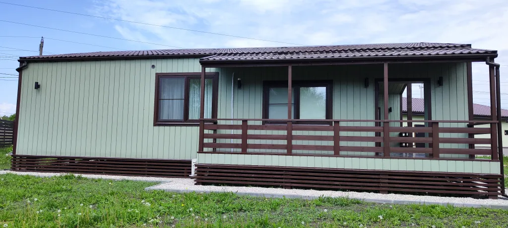 Дом с панорамными окнами в стиле Barn House