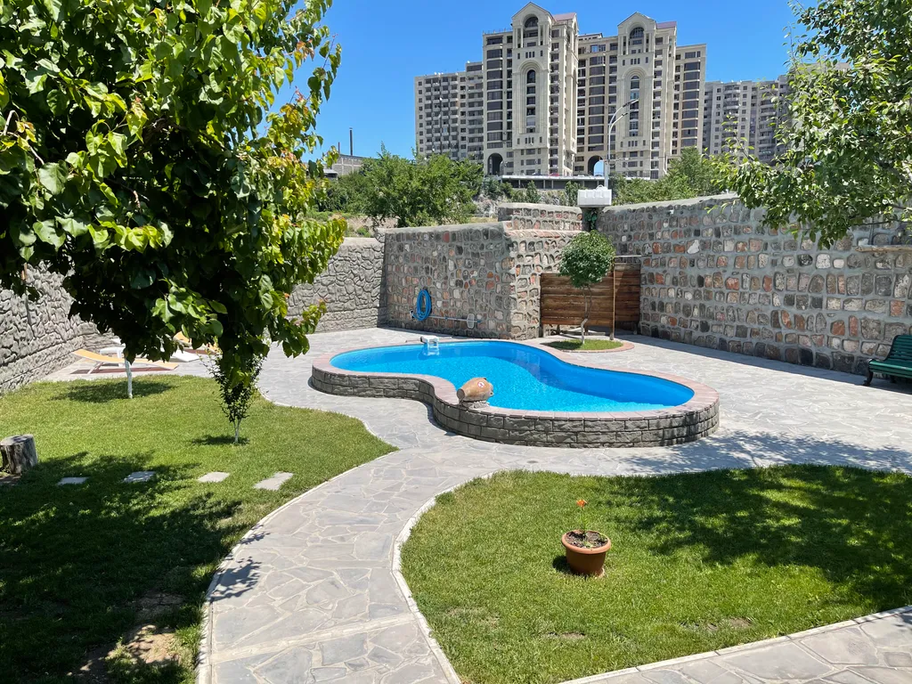 Шикарный дом в центре с бассейном