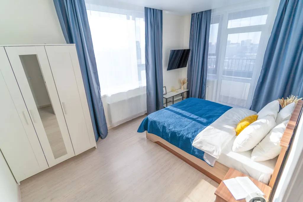 Апартамент с угловой солнечной спальней и видом на город