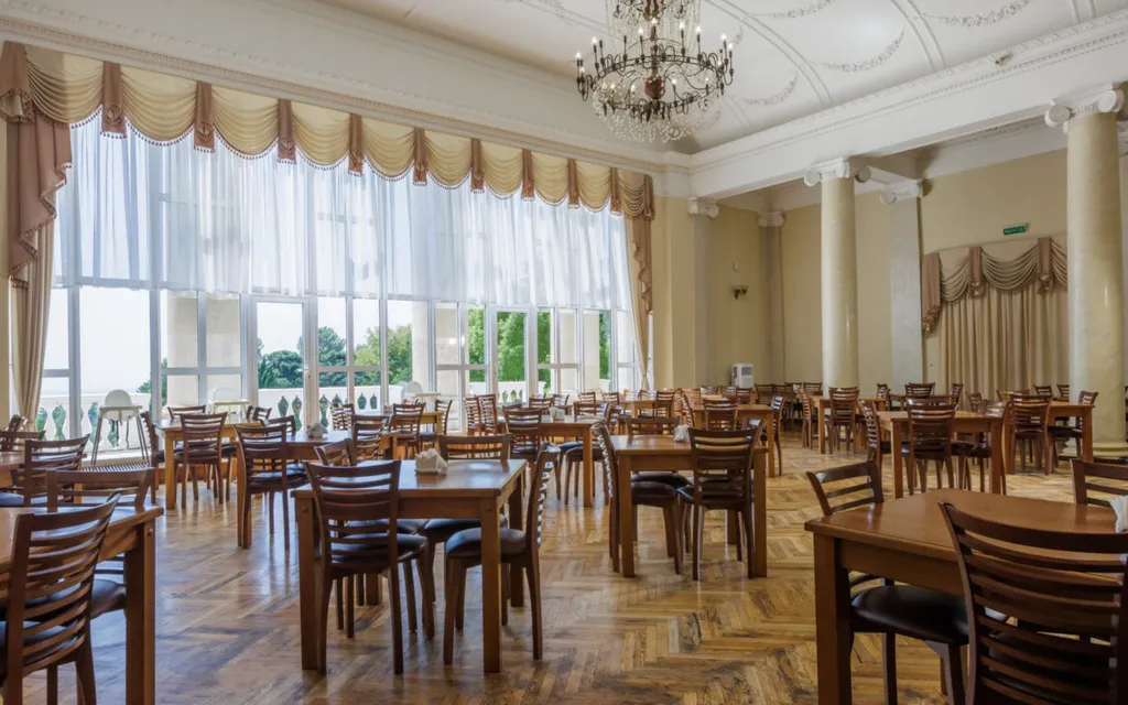 3-комнатная квартира с бассейном у моря