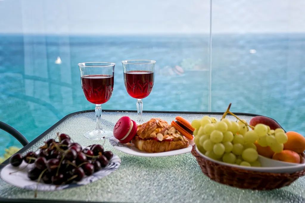 Апартамент с панорамой на море с террасой и 2 санузлами