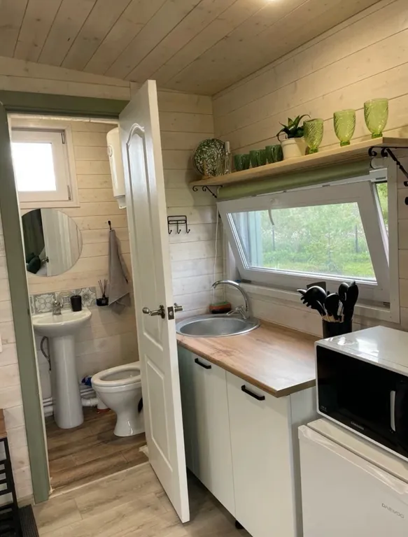 Атмосферный домик вдали от городской суеты