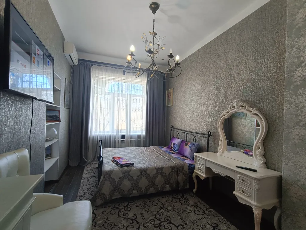 Квартира возле штаба округа и ТЦ Счастье