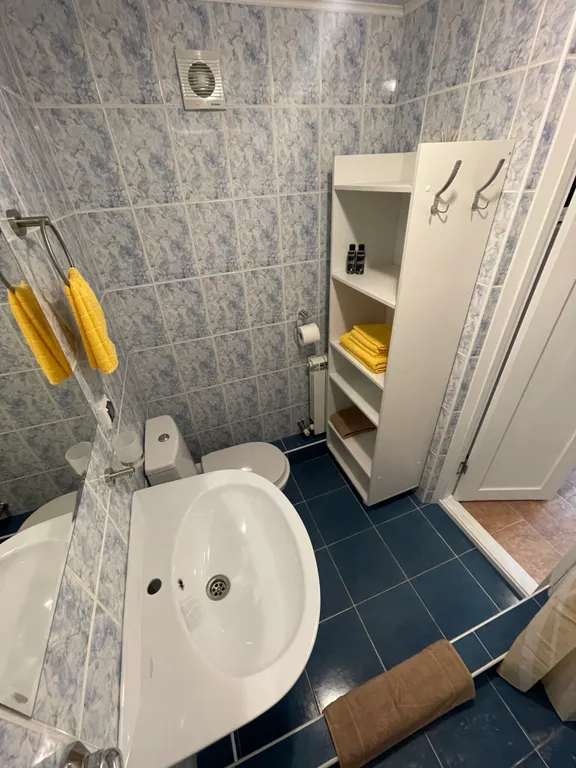 Коттедж Уютная студия с отдельным входом и кухней в центре Адлера — Сочи