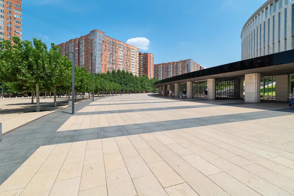 С фантастическим видом у парка Краснодар