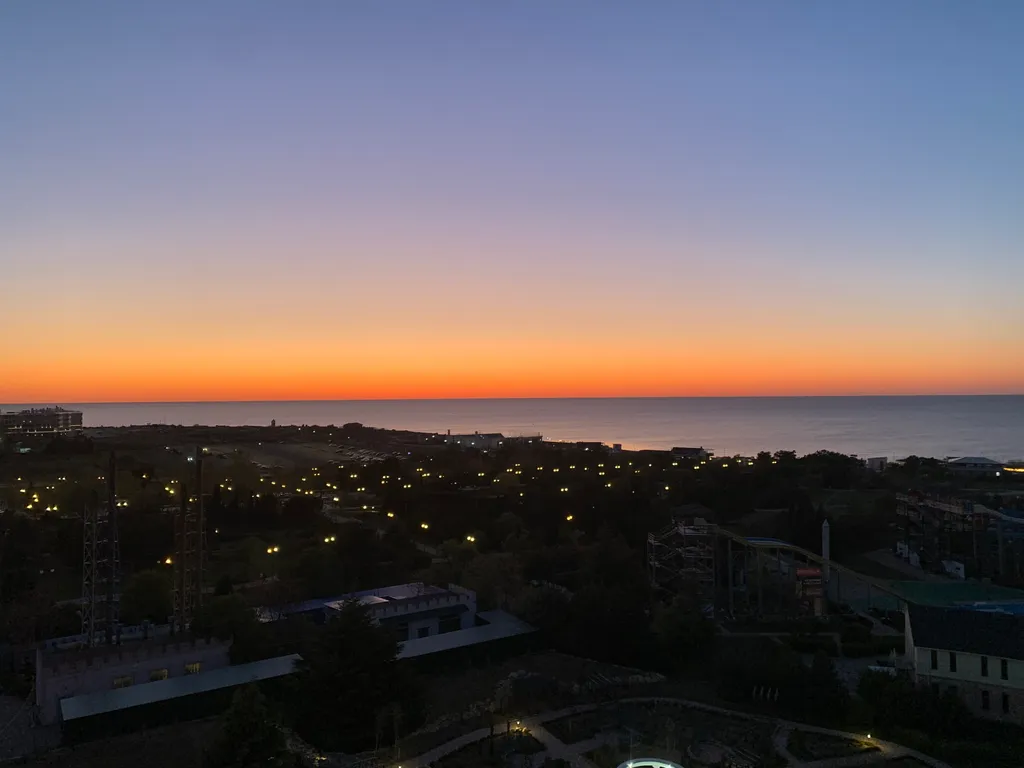 Элитная квартира с панорамным окнами витражами с видом на море