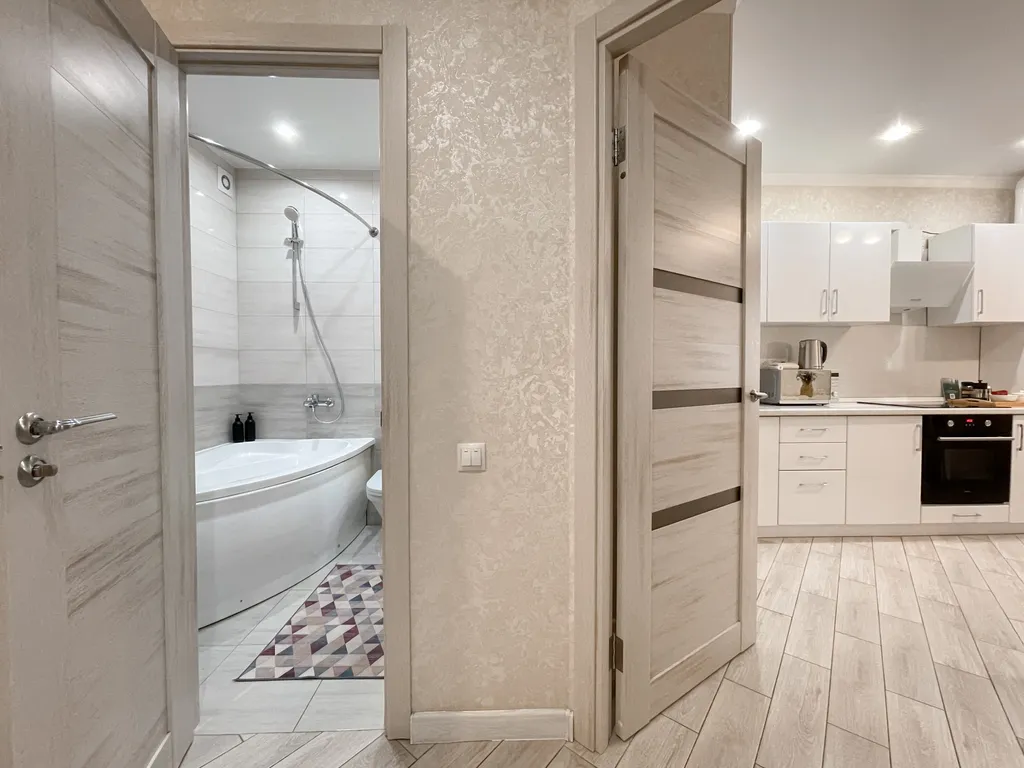 Современная квартира с видом на реку Кутум