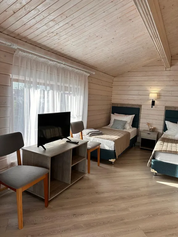 Коттедж Апартаменты с видом на море Комната 35 кв.м, кухня-веранда 18 кв.м. — Кучугуры