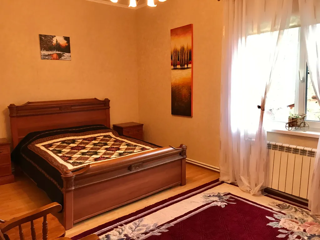 Уютный дом в тихом районе центра города