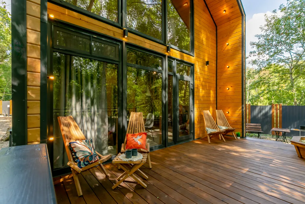 Уютный дом в лесу