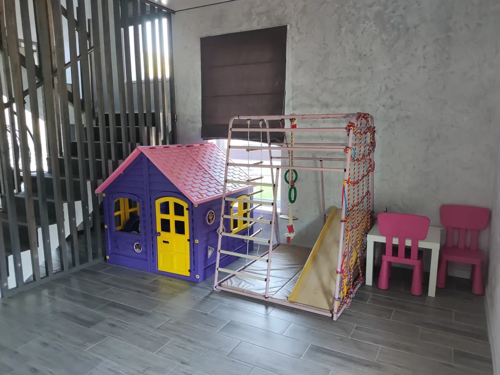 Часть дома с террасой и мангальной зоной на берегу моря